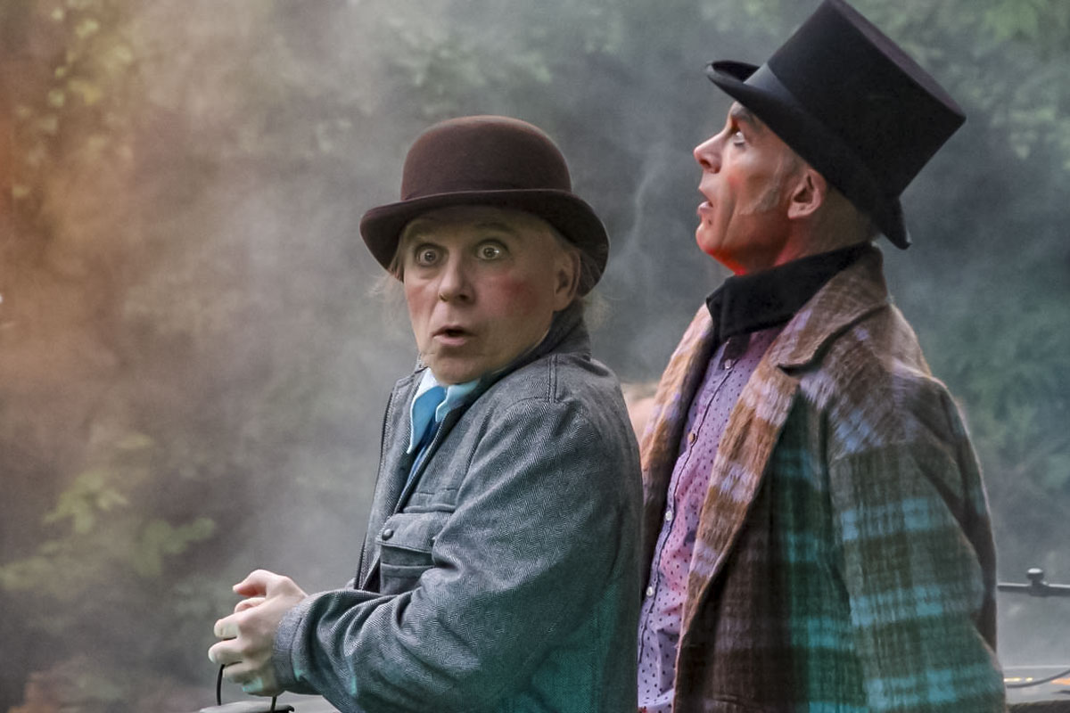 sherlock-holmes-michl-thorbecke-und-dr-watson-peter-herff-bei-naechtlichen-ermittlungen-im-dartmoor_c_Thomas_Krumm